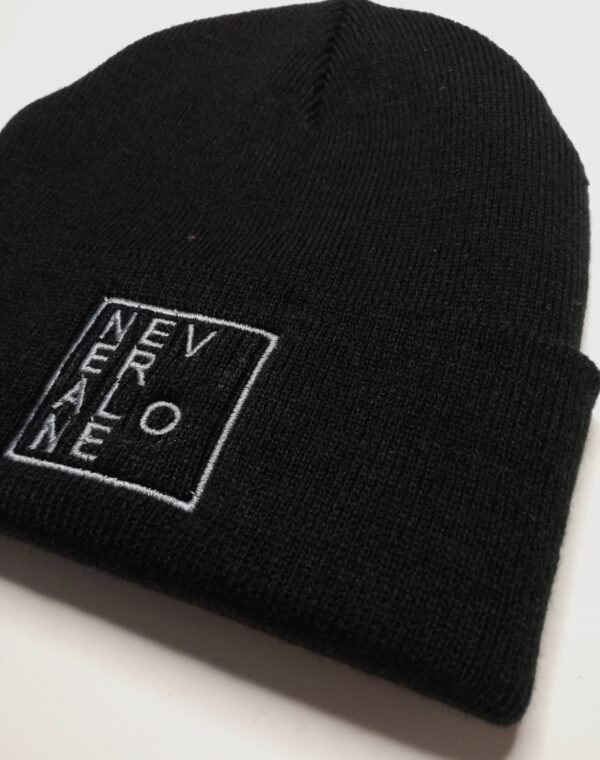 Strickmütze "NEVER ALONE" – Bild 2