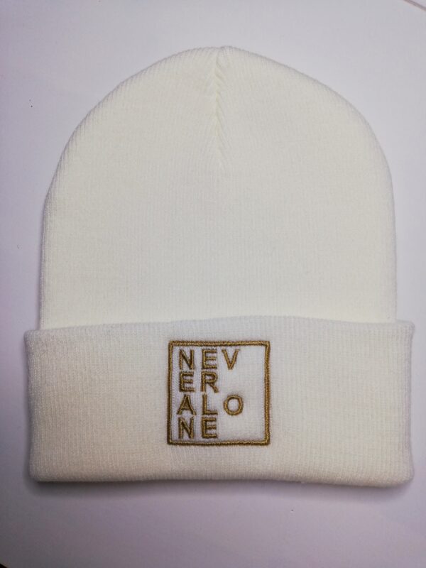 Strickmütze 'NEVER ALONE' | Softwhite