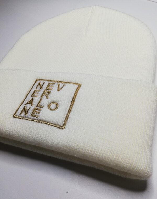 Strickmütze 'NEVER ALONE' | Softwhite – Bild 2